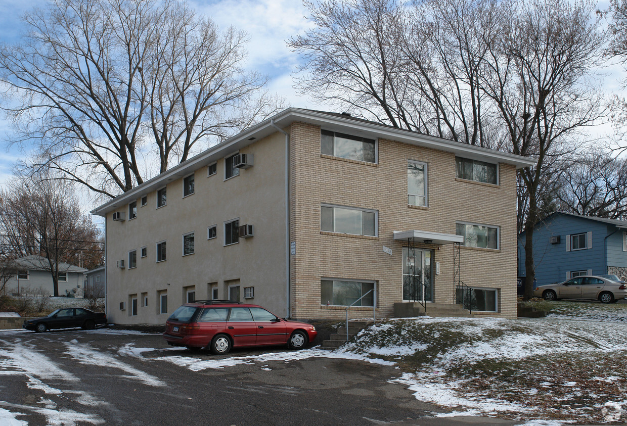 Building Photo - 4643 University Ave NE