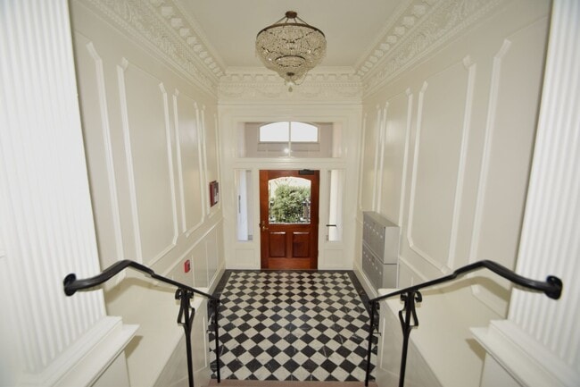 Building Photo - 1120 Union St