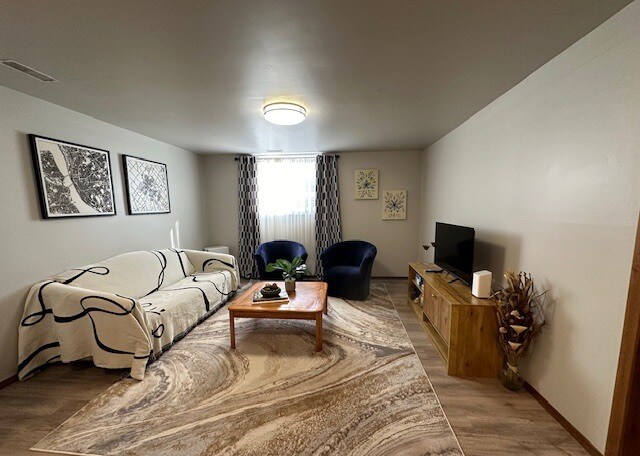 Photo du bâtiment - ALL-INCLUSIVE ONE BEDROOM – PRICE REDUCED!