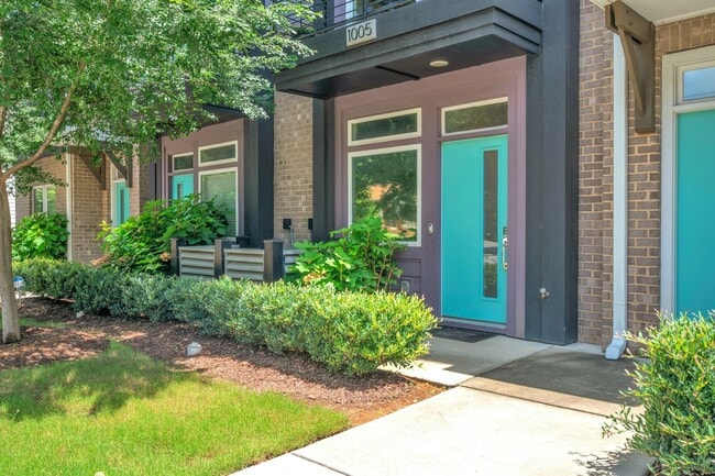 Photo - 1005 E 36th St Townhome