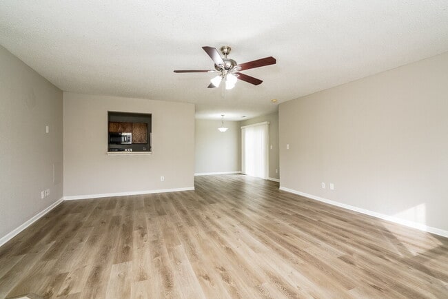 Foto del edificio - 8544 Sweet Birch Dr