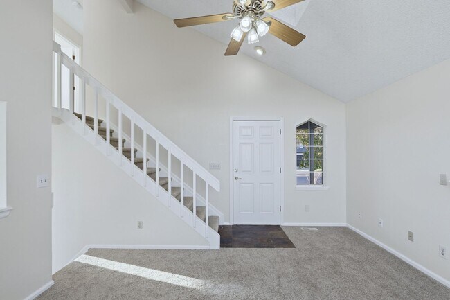 Building Photo - 3 bed 2 1/2 bath Split level home in Founders Village!