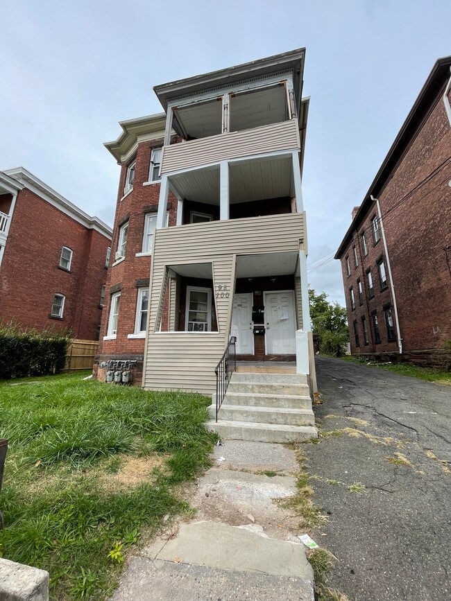 Building Photo - 98 Russ St