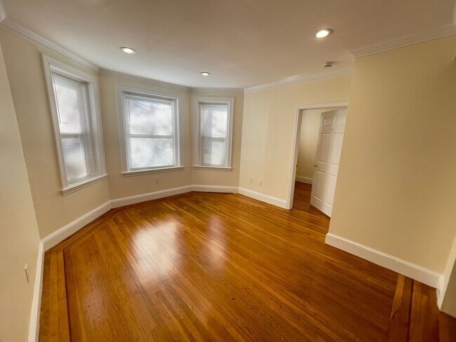 Foto del edificio - Brookline 4bed / 2bath Near Boston University - $6000 flexible move in date