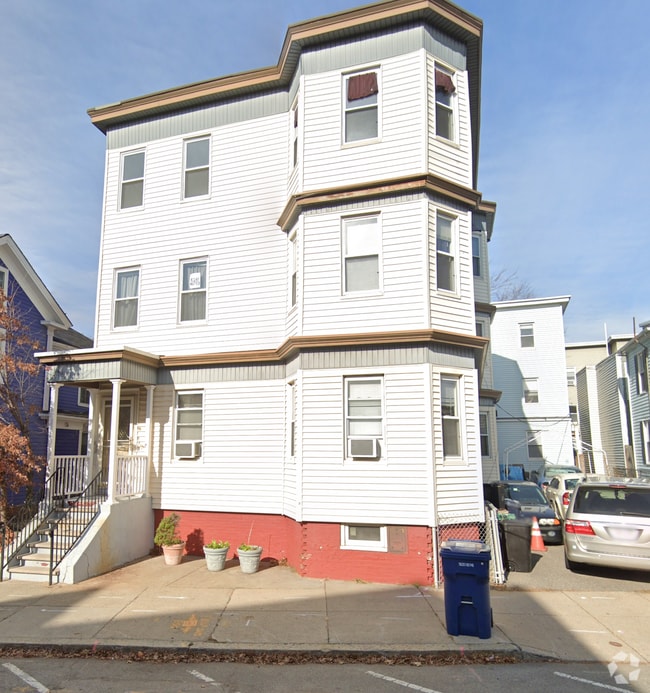 Building Photo - 175 River St