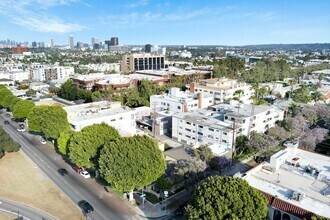 Building Photo - 332 N La Peer Dr