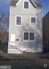 Building Photo - 530 Lamberton St