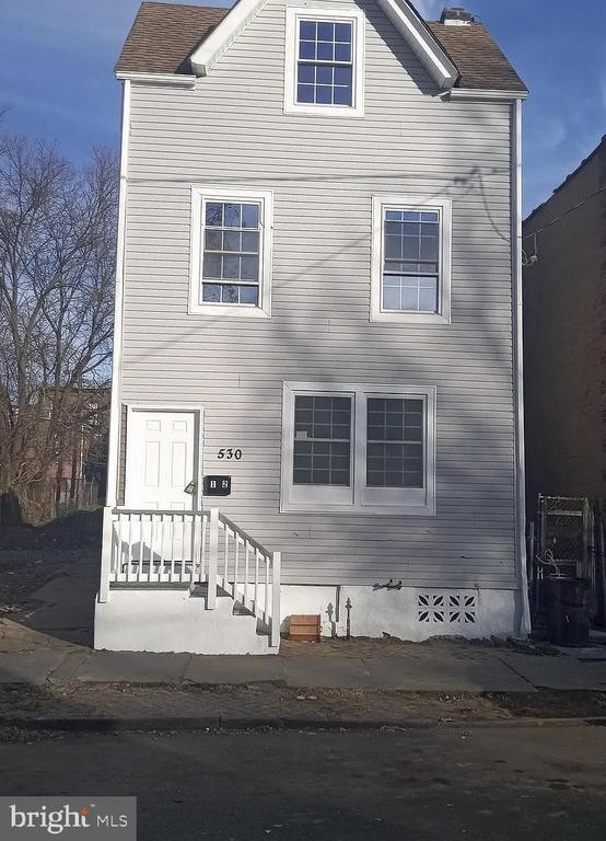 Primary Photo - 530 Lamberton St