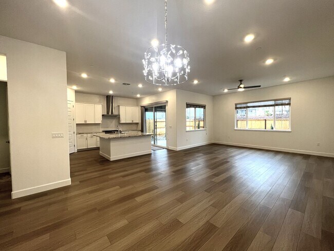 Foto del edificio - Brand New Single Story 4bd/2.5ba Folsom Ho...