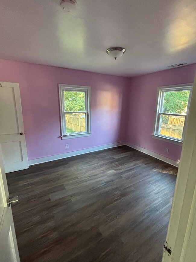 Foto del edificio - 2506 E Lexington Ave