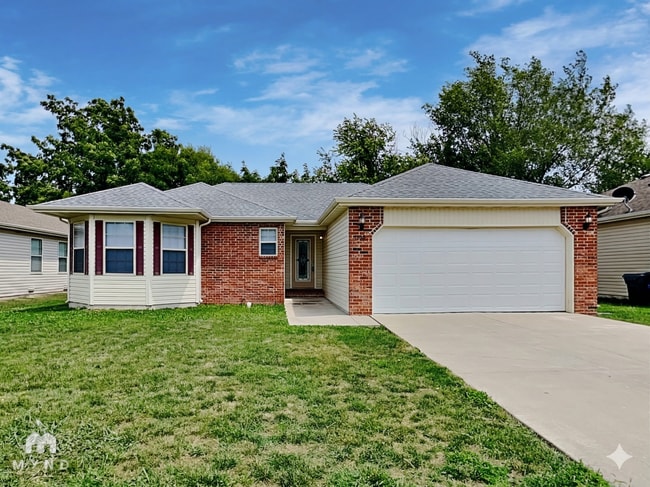 Building Photo - 624 S Mahn Ave