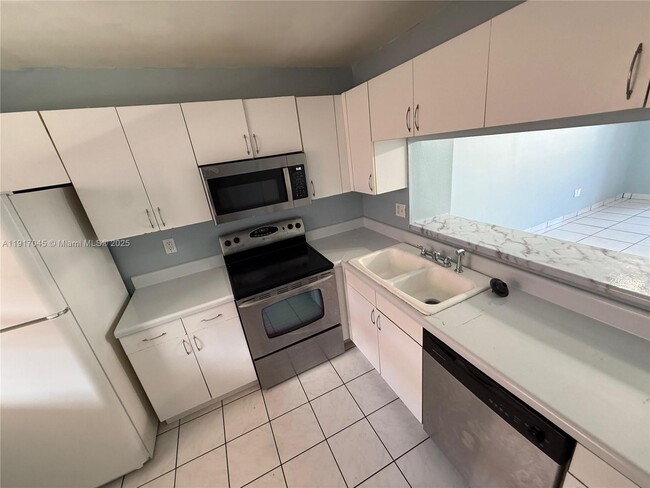 Building Photo - 19761 SW 114th Ave