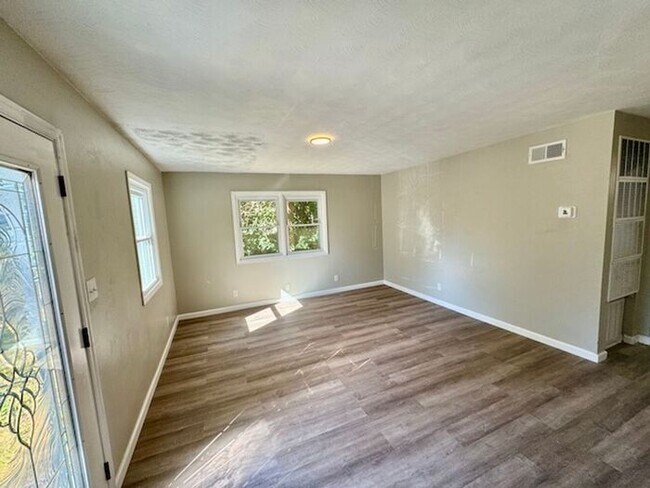 Foto del edificio - MOVE IN SPECIAL