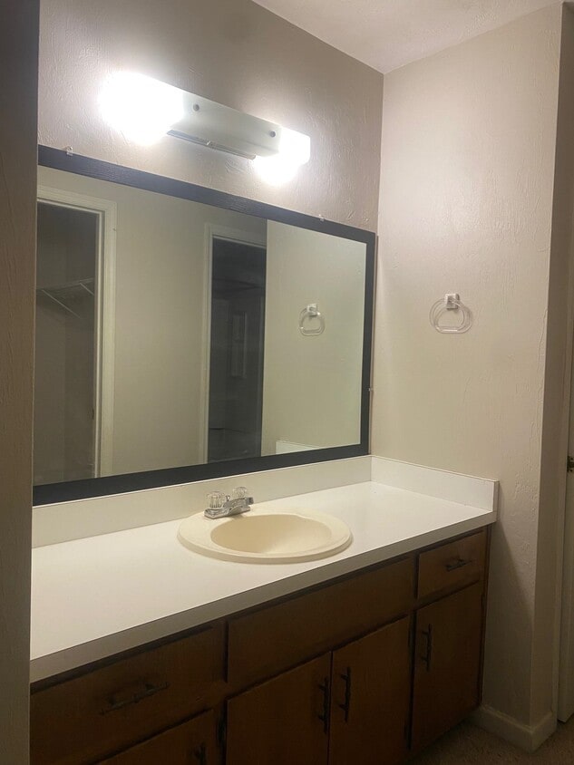 Building Photo - 3204 Ginger Dr