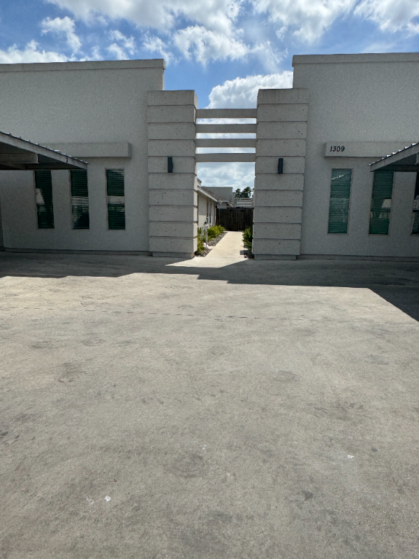 Primary Photo - 1309 Alta Vista Dr