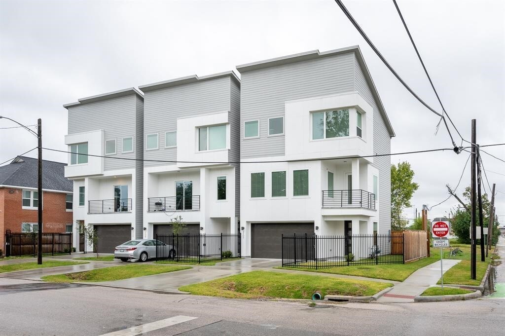 Foto principal - 2102 Live Oak St