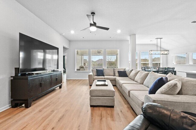 Foto del edificio - 216 Helena Ln