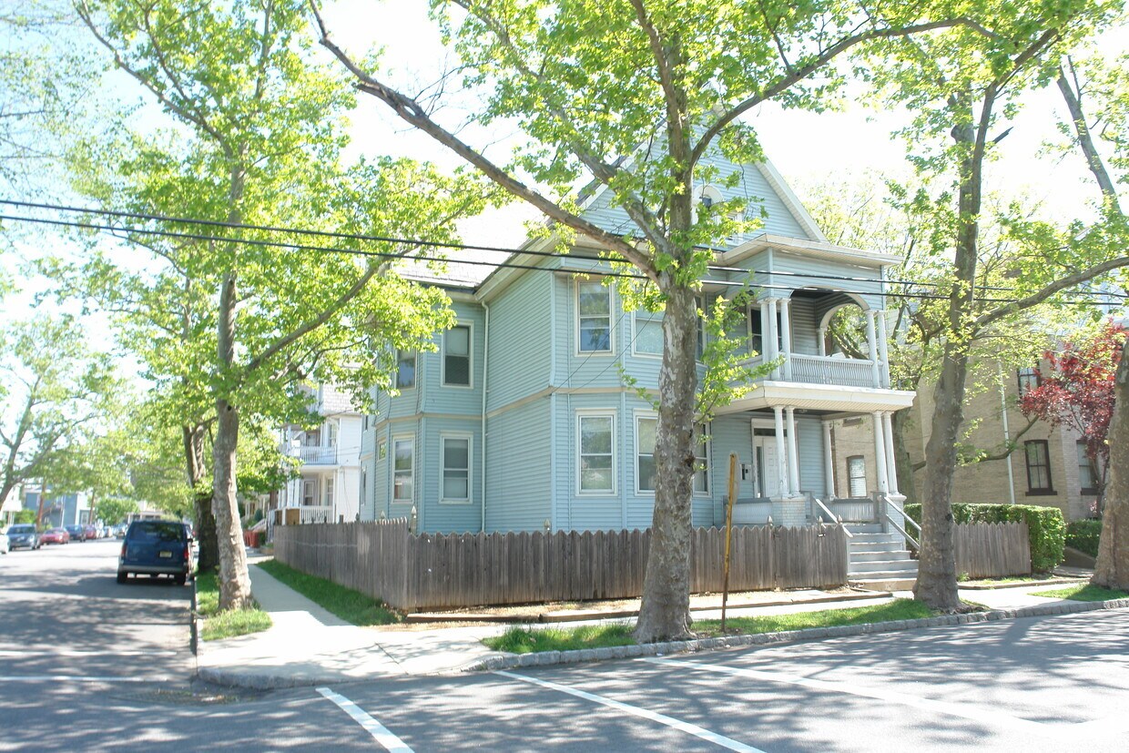 Foto principal - 142 Gordon St