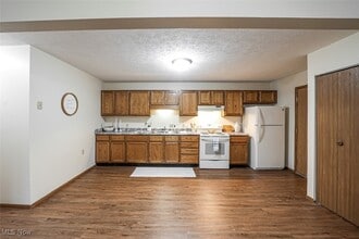 Building Photo - 8140 Southwood Dr