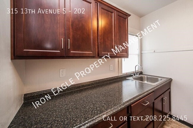 Foto del edificio - 315 13th Ave S