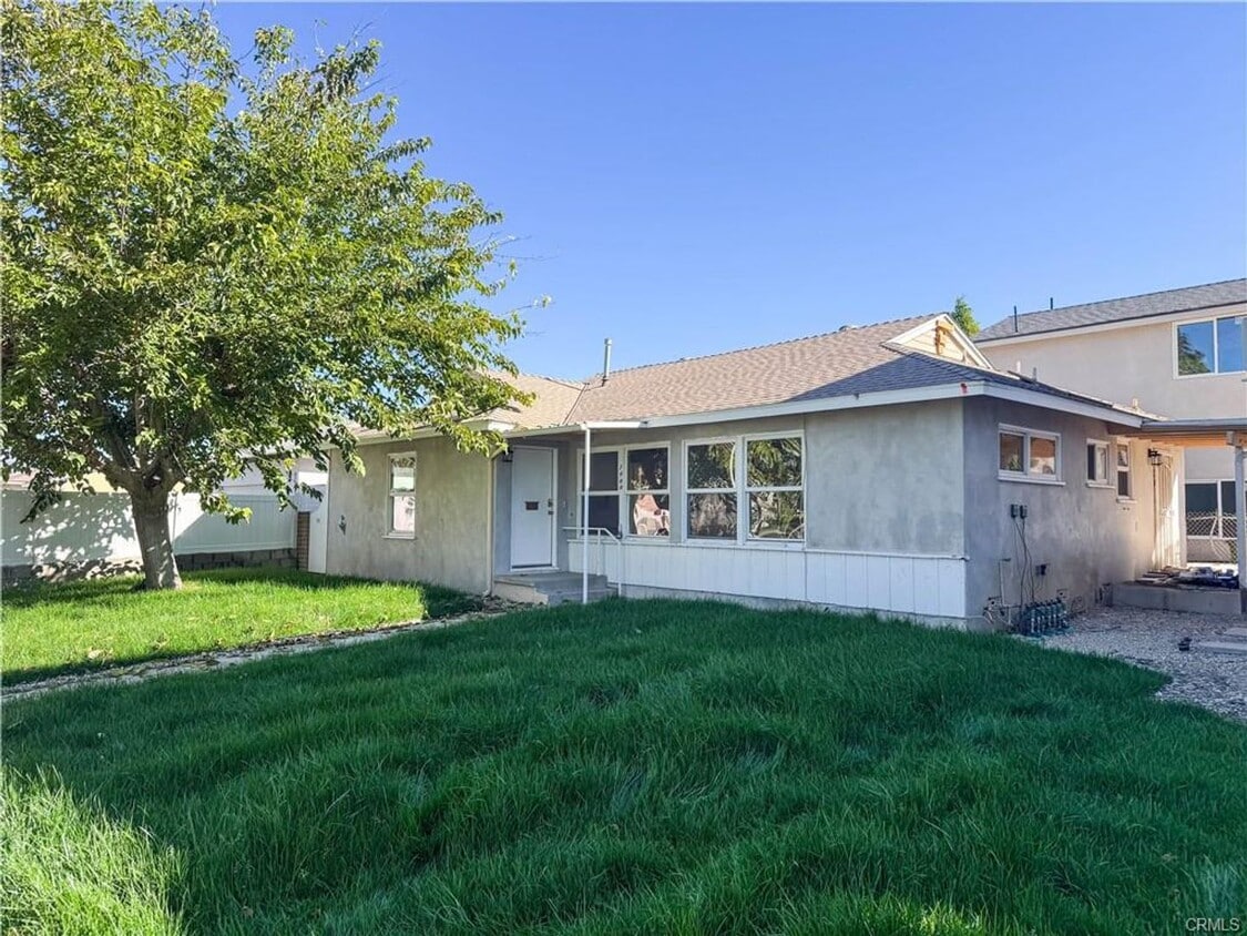Welcome to this inviting 3 bedroom, 2 bath residence tucked away on a peaceful street in the hear... - Welcome to this inviting 3 bedroom, 2 bath residence tucked away on a peaceful street in the hear...