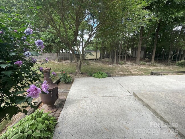 Building Photo - 4215 Suttle Pl