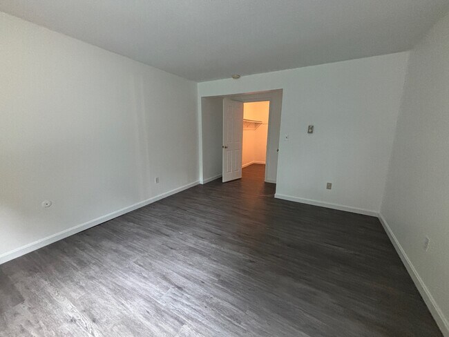 Foto del edificio - 491 W Central St