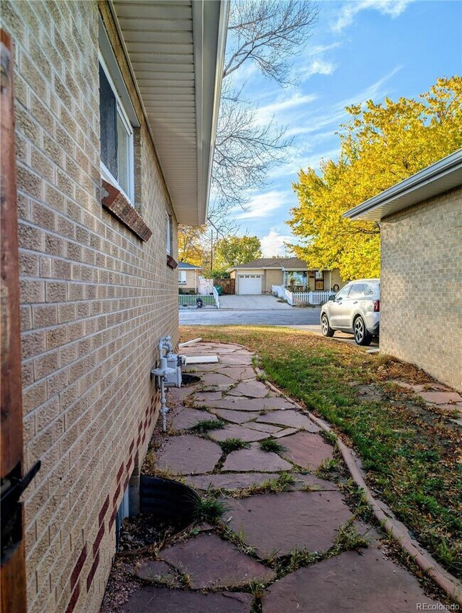 Foto del edificio - Long Realty & Property Management - 4 Bedroom home in Lakewood