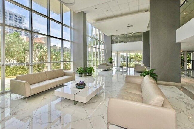 Building Photo - 525 N Ocean Blvd