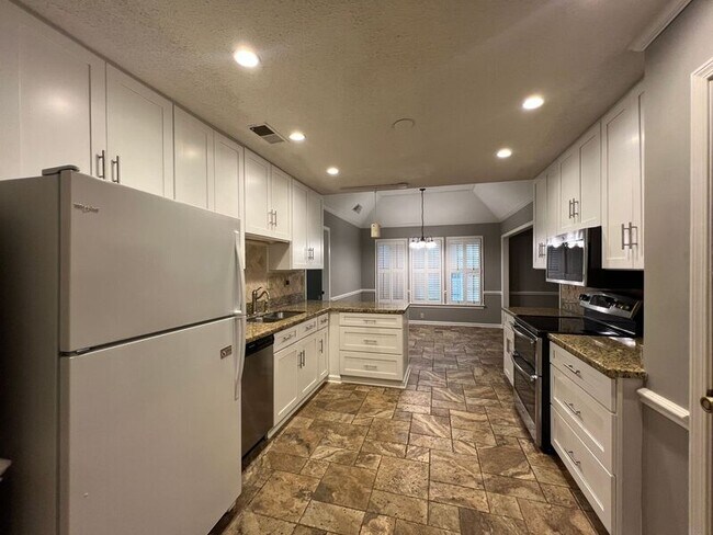 Building Photo - 2805 Morning Woods Dr