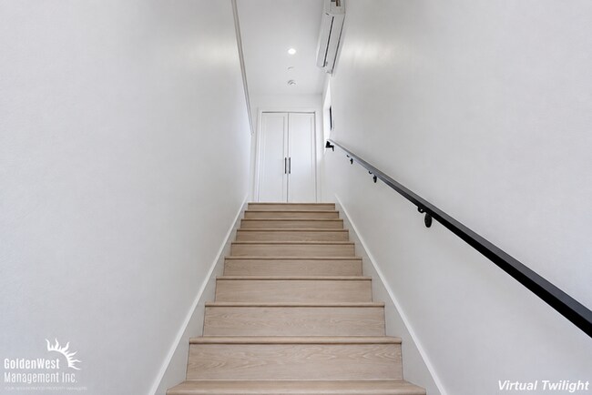 Foto del edificio - Newly Built 2Bdm 2Ba Upper-Level Apartment with Modern Finishes & Bright Open Living!