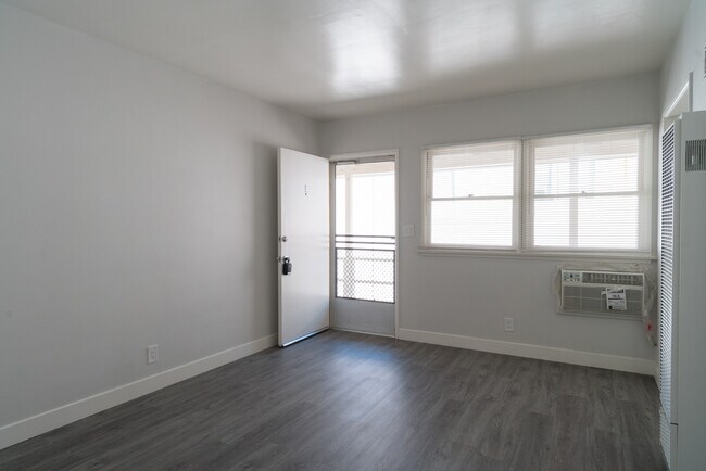 Building Photo - 22719 Del Valle St