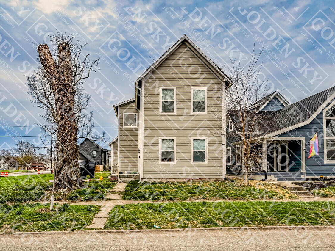 Primary Photo - 330 N Randolph St