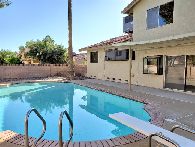 Foto del edificio - 7450 Trudy Ln