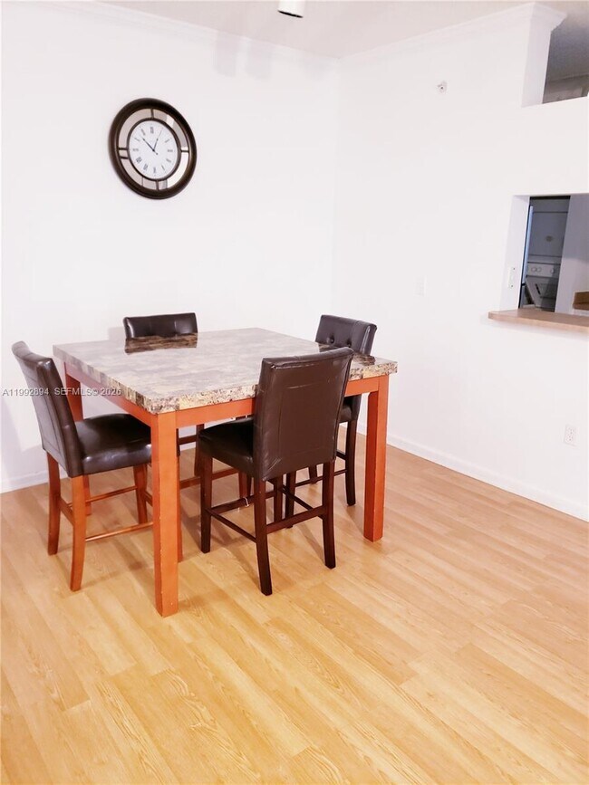 Foto del edificio - 17125 N Bay Rd