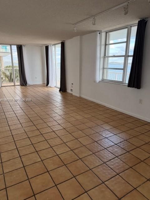 Building Photo - 150 SE 25th Rd