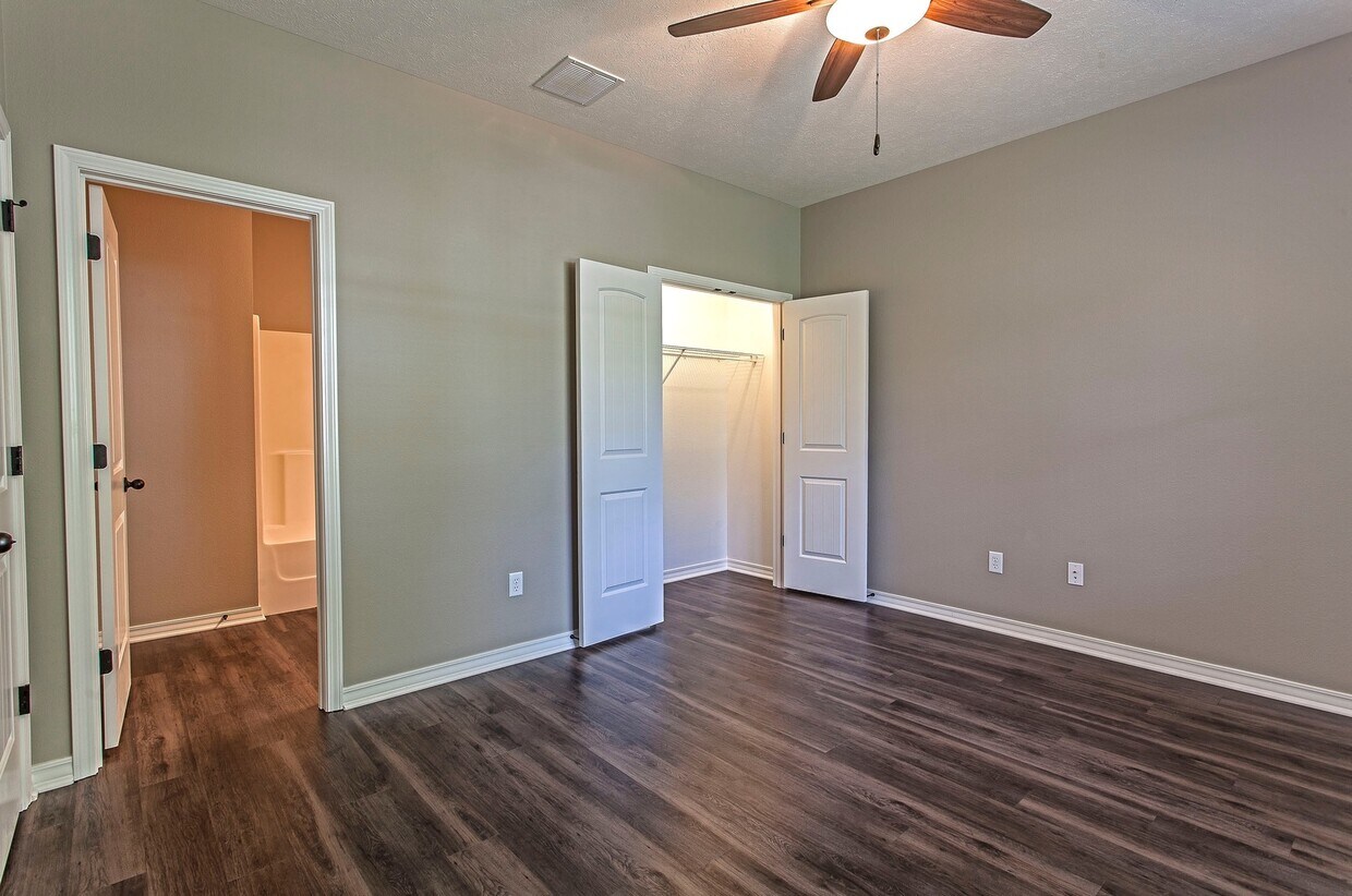 Foto principal - 3 Bed / 3 Bath 1200sqft House
