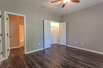 Building Photo - 1117 E Loren St