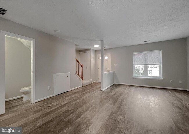 Foto del edificio - 4232 Drake Ct