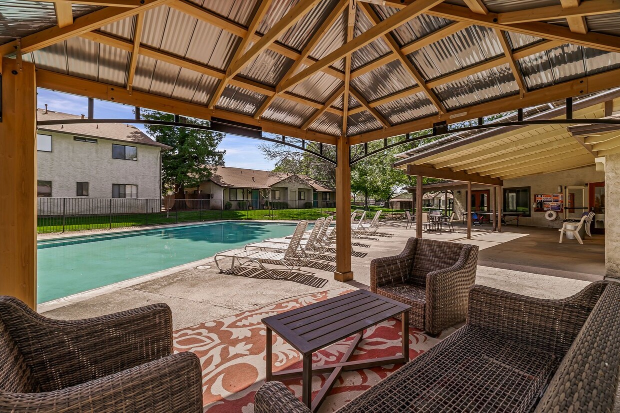 Primary Photo - Eastwood Court Apartments