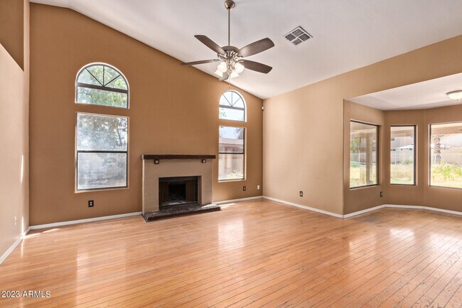 Building Photo - 801 W Emerald Island Dr