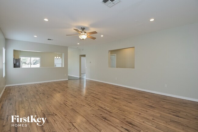 Building Photo - 9657 N Deimos Dr