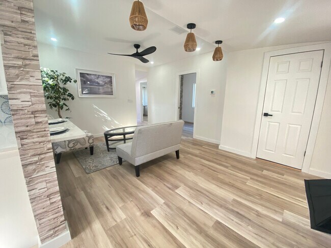 Foto del edificio - 8109 N 12th St