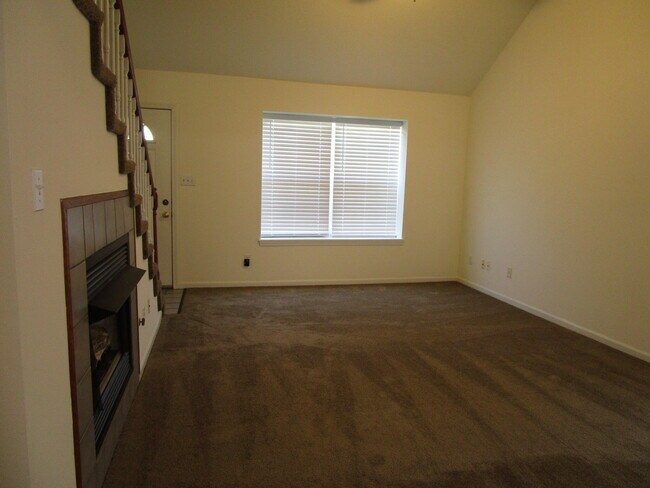 Building Photo - 316 Dads Way