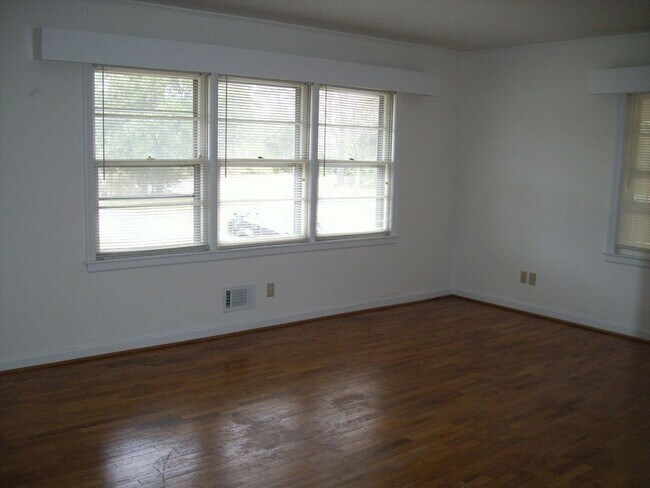 Building Photo - 137 Stonewall Jackson Drive