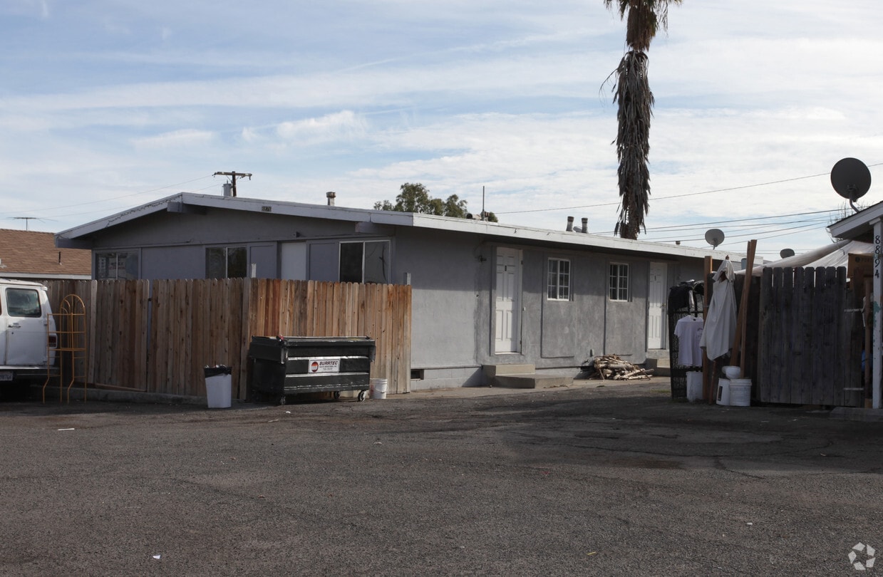 Primary Photo - 8858-8894 Cypress Ave