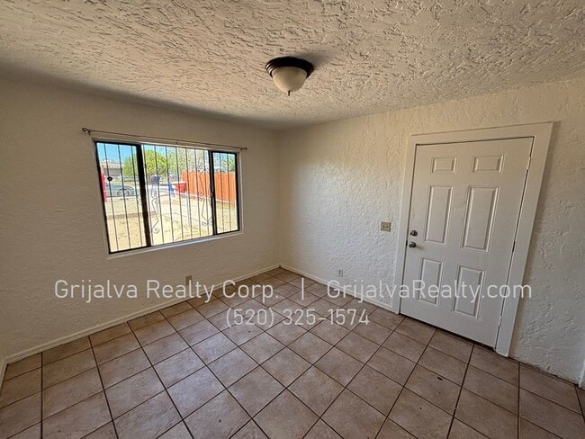 Building Photo - 835 W Tipton Dr