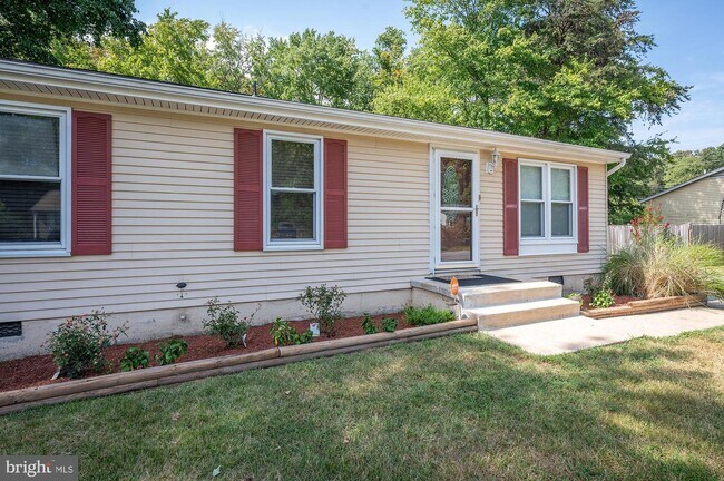 Foto del edificio - 15905 Dusty Ln