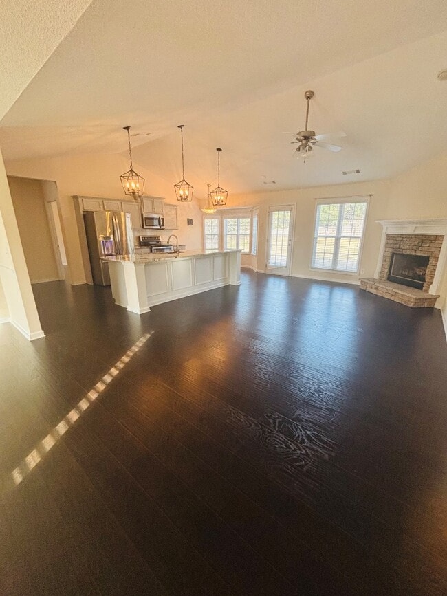 Foto del edificio - 607 McDowell Ln