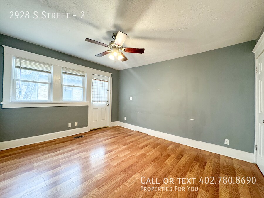 Primary Photo - 2 bed 1 bath duplex with garage!
